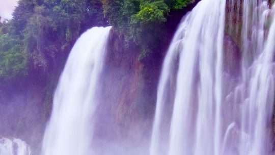 Водопад на заставку телефона: глоток свежести в вашем кармане