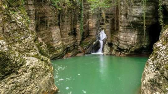 Как доехать до водопадов из Сочи