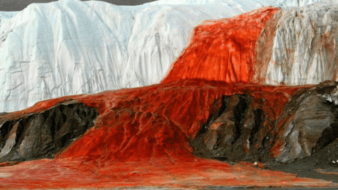 Кровавый водопад в Антарктиде: Тайна красной воды