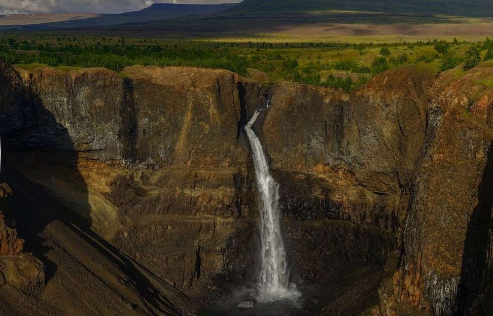 Самый высокий водопад в России: Тальниковый и его загадки